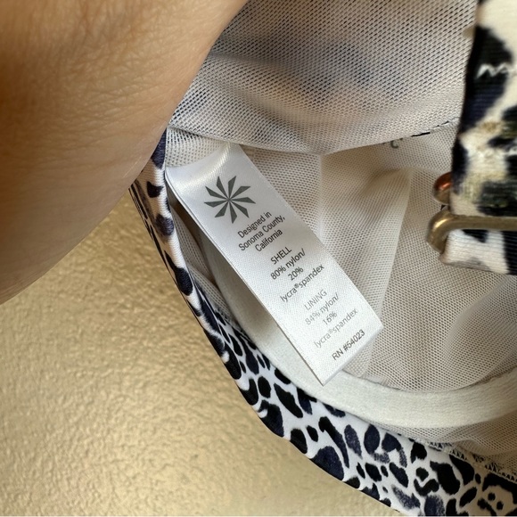 Athleta Zimbabwe High Neck Swim Bikini Size 34B/C Top White Black Blue - Picture 11 of 11
